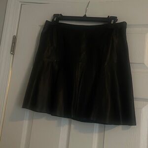 Beautiful black 100% lamb leather mini skirt With zipper in the side!!!!!